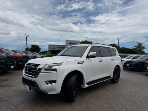 Used 2023 Nissan Armada Platinum w/ Captain's Chairs Package RWD image 3