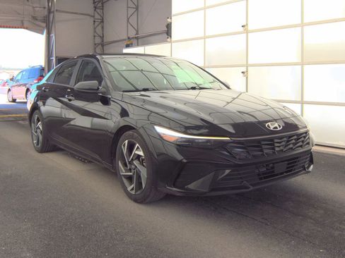 Used 2024 Hyundai Elantra SEL w/ Convenience Package image 6
