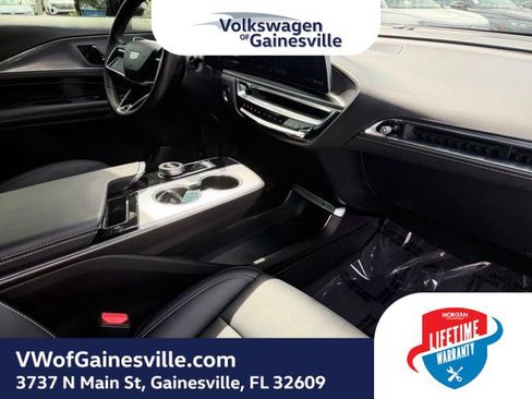 Used 2024 Cadillac Lyriq Tech RWD image 9