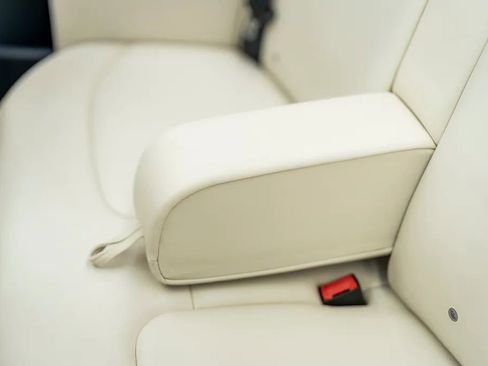 Used 2010 Rolls-Royce Phantom Drophead Coupe RWD image 30
