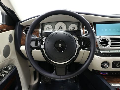 Used 2015 Rolls-Royce Ghost image 23