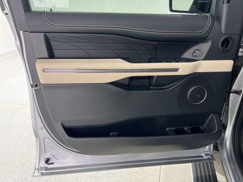 Used 2023 Ford Expedition Platinum image 20