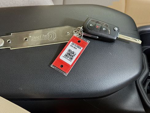 Certified 2025 Toyota RAV4 LE AWD/4WD image 32