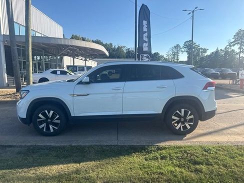 Used 2020 Volkswagen Atlas Cross Sport SE FWD image 4