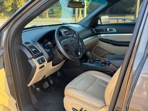 Used 2016 Ford Explorer XLT w/ Equipment Group 202A image 8
