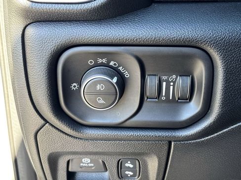 Used 2021 RAM 1500 Laramie w/ Sport Appearance Package image 18