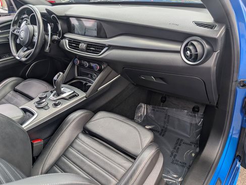 Used 2022 Alfa Romeo Stelvio Veloce image 18