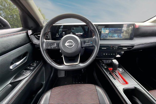Certified 2025 Nissan Kicks SR FWD image 8