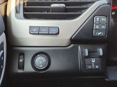 Used 2019 GMC Yukon Denali w/ Denali Ultimate Package image 17