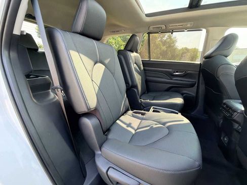 Used 2025 Toyota Grand Highlander AWD image 18