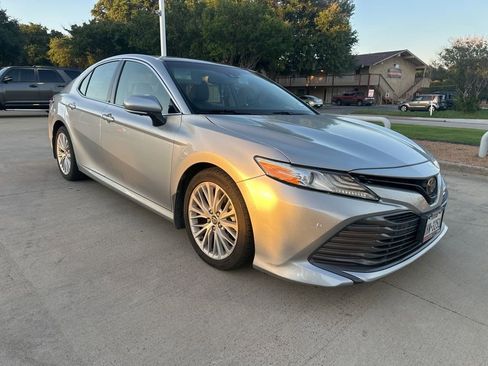 Used 2018 Toyota Camry XLE w/ Driver Assist Package FWD image 12