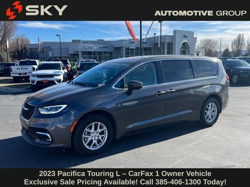 Used 2023 Chrysler Pacifica Touring-L image 1