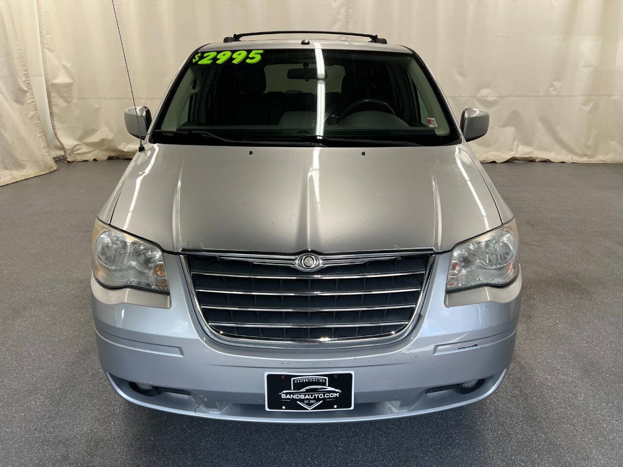 Used 2008 Chrysler Town & Country Touring FWD image 2