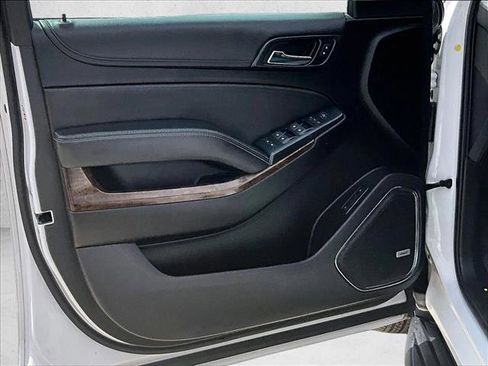 Used 2020 Chevrolet Suburban LT image 17