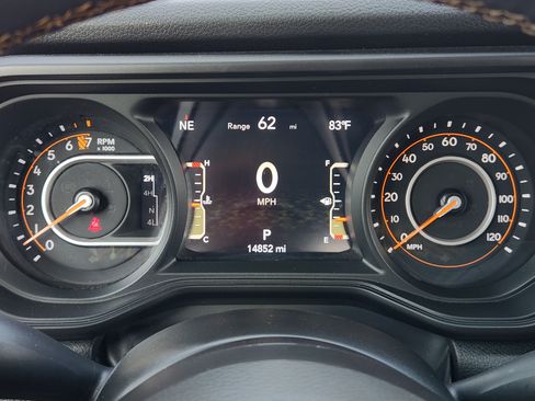 Used 2024 Jeep Gladiator Mojave AWD/4WD image 19