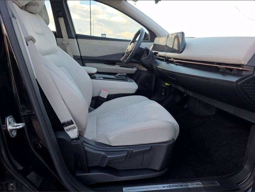 Used 2024 Nissan Ariya AWD image 7
