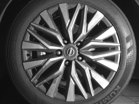 Used 2025 Nissan Altima 2.5 SV image 12