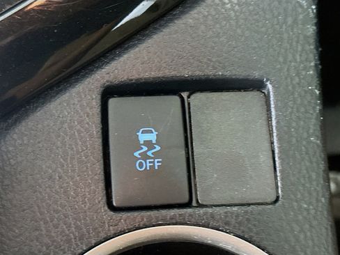 Used 2015 Toyota Corolla LE image 24