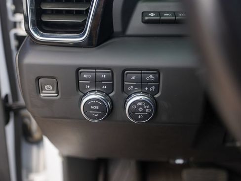 Used 2024 GMC Sierra 2500 Denali Ultimate w/ Max Trailering Package AWD/4WD image 19