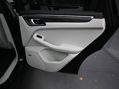 New 2026 Porsche Macan image 15