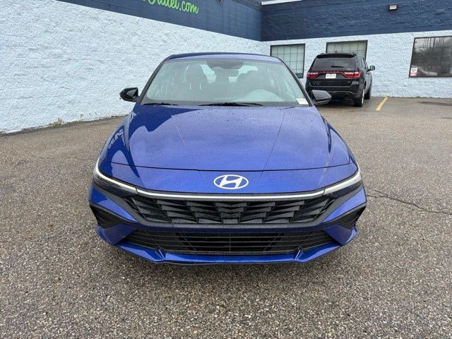 Used 2025 Hyundai Elantra Sport FWD image 8