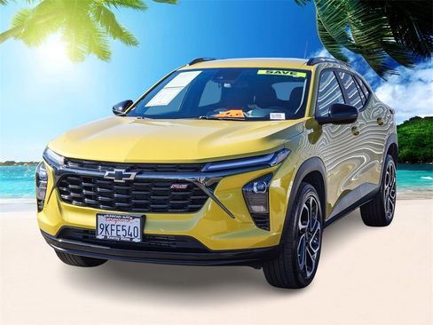 Used 2024 Chevrolet Trax RS w/ Driver Confidence Package image 3