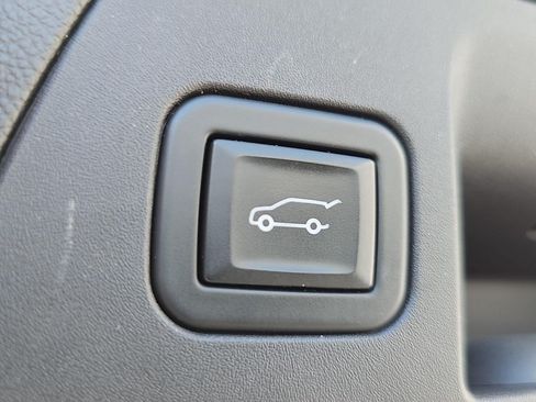 Used 2023 Buick Envision Essence FWD image 28