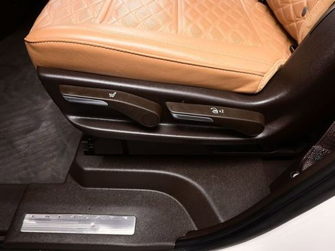 Used 2022 Cadillac Escalade Premium Luxury AWD/4WD image 33