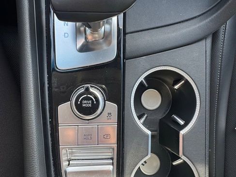 Used 2025 Genesis G70 2.5T image 19