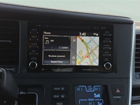 Used 2020 Toyota Sienna Limited image 20