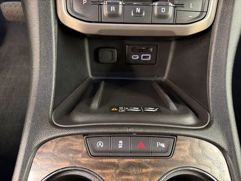 Used 2021 GMC Acadia Denali w/ Denali Ultimate Package AWD/4WD image 16