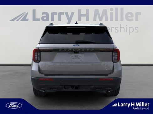 New 2026 Ford Explorer Active image 5