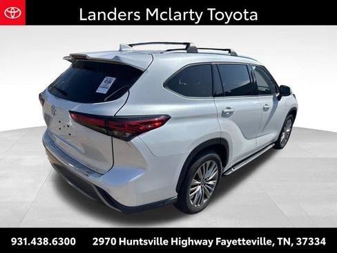 Used 2022 Toyota Highlander Platinum FWD image 4