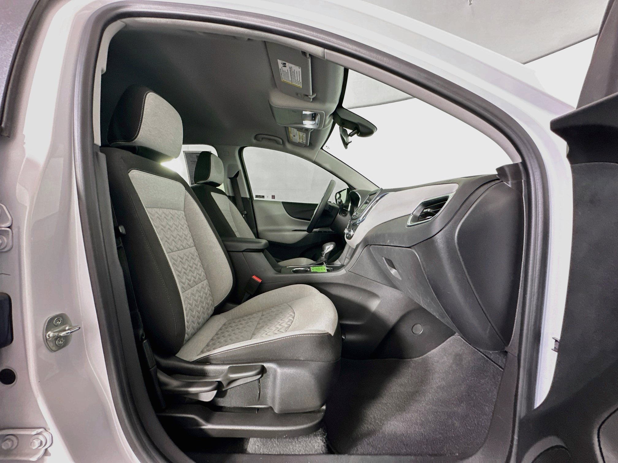 Used 2023 Chevrolet Equinox LS w/ Midnight Edition FWD image 30
