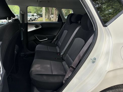 Used 2025 Kia Soul LX w/ LX Technology Package FWD image 36