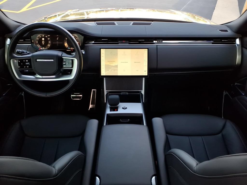 Certified 2026 Land Rover Range Rover SE AWD/4WD image 9