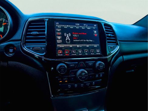 Used 2022 Jeep Grand Cherokee Laredo X AWD/4WD image 17