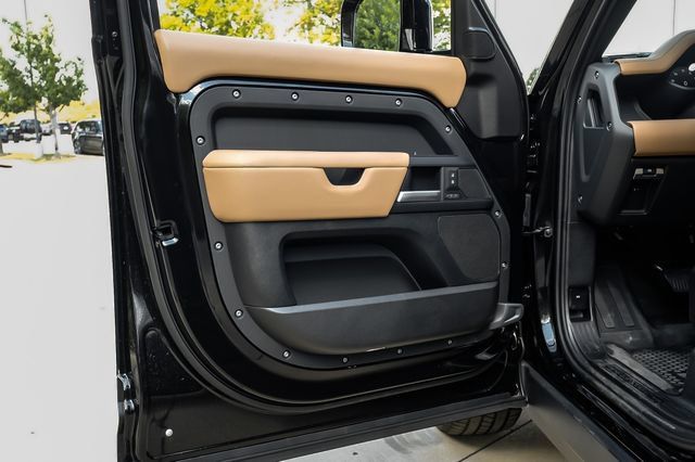 New 2026 Land Rover Defender 110 X-Dynamic SE AWD/4WD image 56