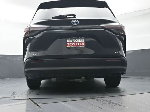 Used 2025 Toyota Sienna LE image 40