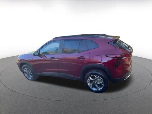 Used 2025 Chevrolet Trax LT image 10