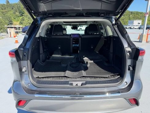 Used 2023 Toyota Highlander Platinum AWD/4WD image 9