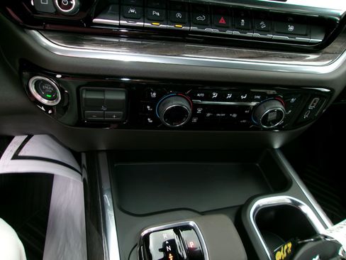 New 2026 Chevrolet Silverado 1500 LTZ w/ LTZ Premium Package image 18