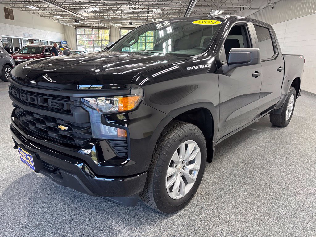 Used 2024 Chevrolet Silverado 1500 Custom AWD/4WD image 3