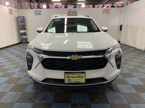 New 2026 Chevrolet Trax LT image 7