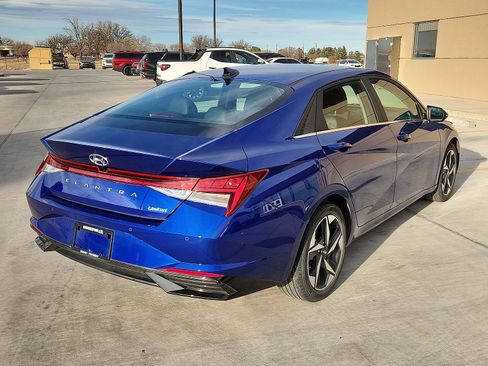 Used 2023 Hyundai Elantra Limited image 4