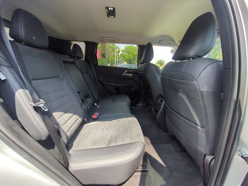 Used 2025 Mitsubishi Outlander SE AWD/4WD image 30