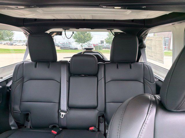 Used 2025 Jeep Wrangler Unlimited Sahara AWD/4WD image 6