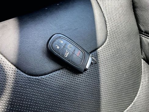 Used 2021 Jeep Cherokee High Altitude AWD/4WD image 30