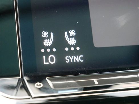 Certified 2024 Volkswagen Atlas Cross Sport SE w/ Panoramic Sunroof Package image 33