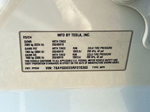 Used 2024 Tesla Model Y Long Range AWD/4WD image 12